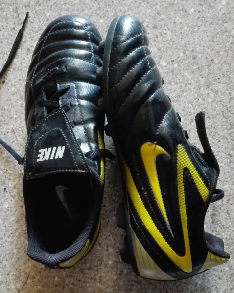 Nogometni čevlji nike št. 38